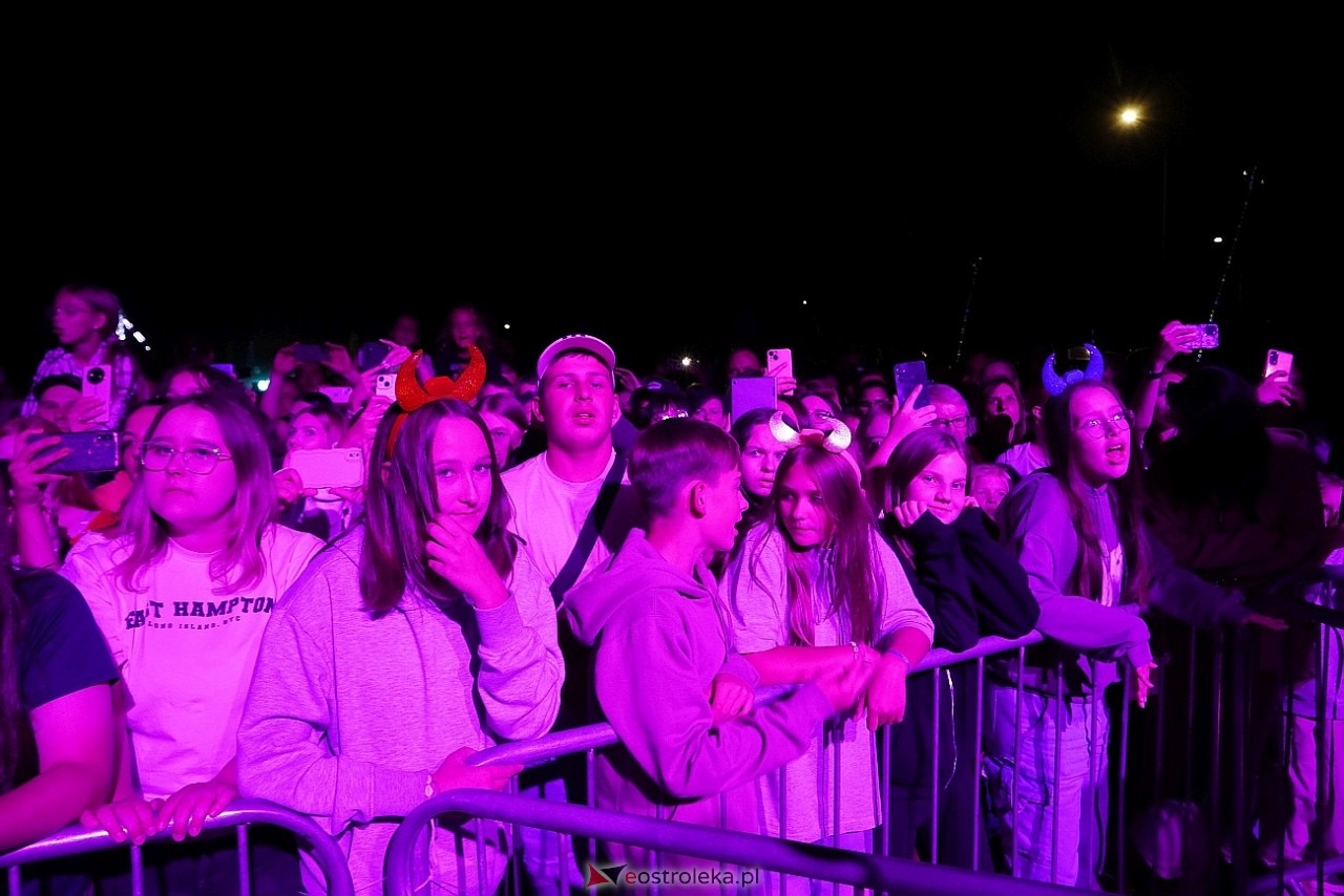 Jarmarki Czerwińskie 2024: koncert CLEO [11.08.2024] - zdjęcie #97 - eOstroleka.pl
