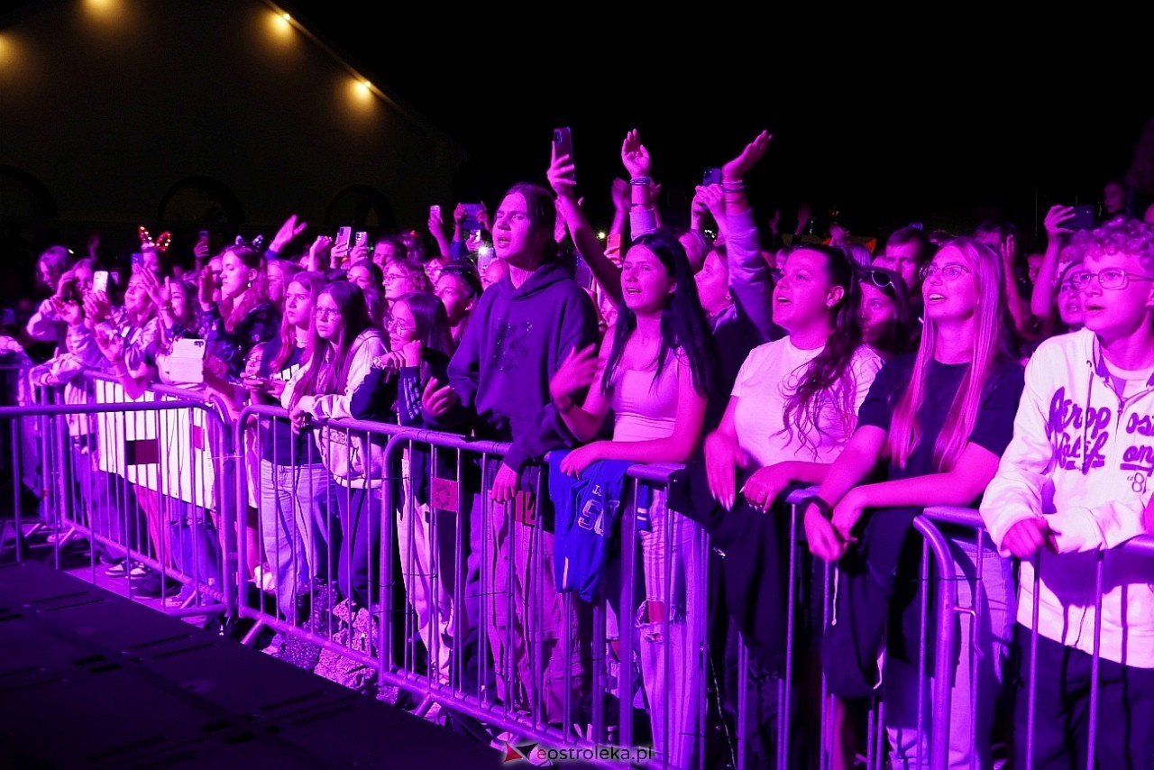 Jarmarki Czerwińskie 2024: koncert CLEO [11.08.2024] - zdjęcie #91 - eOstroleka.pl