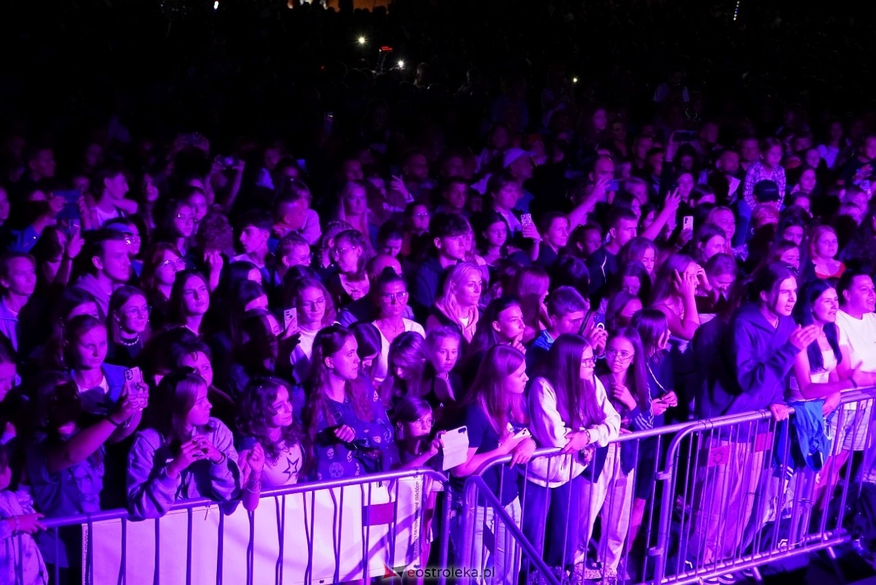 Jarmarki Czerwińskie 2024: koncert CLEO [11.08.2024] - zdjęcie #54 - eOstroleka.pl