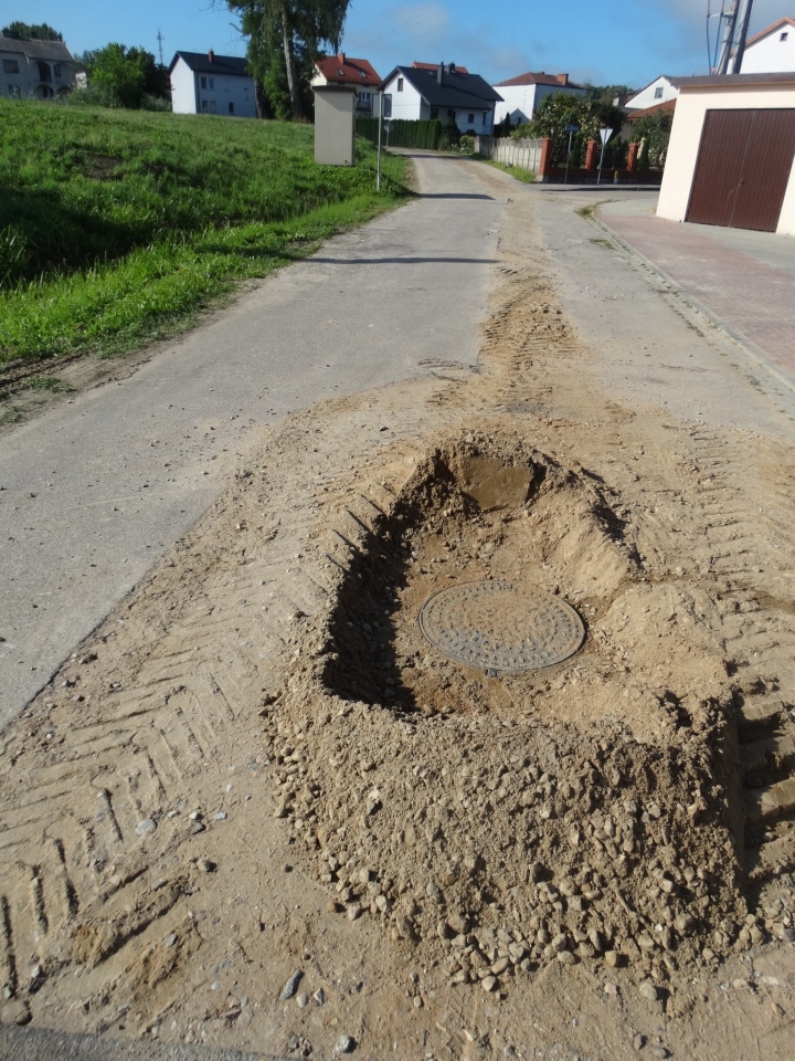 Inwestycje drogowe w Czerwinie [12.08.2024] - zdjęcie #18 - eOstroleka.pl