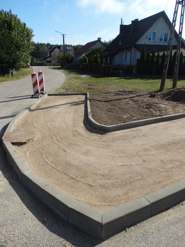 Inwestycje drogowe w Czerwinie [12.08.2024] - zdjęcie #7 - eOstroleka.pl