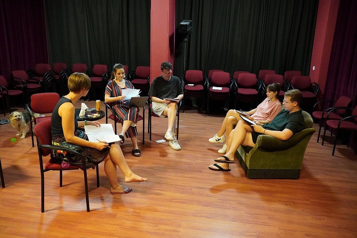 Próba Teatru Tutejszego w Klubie Oczko [14.08.2024] - zdjęcie #21 - eOstroleka.pl