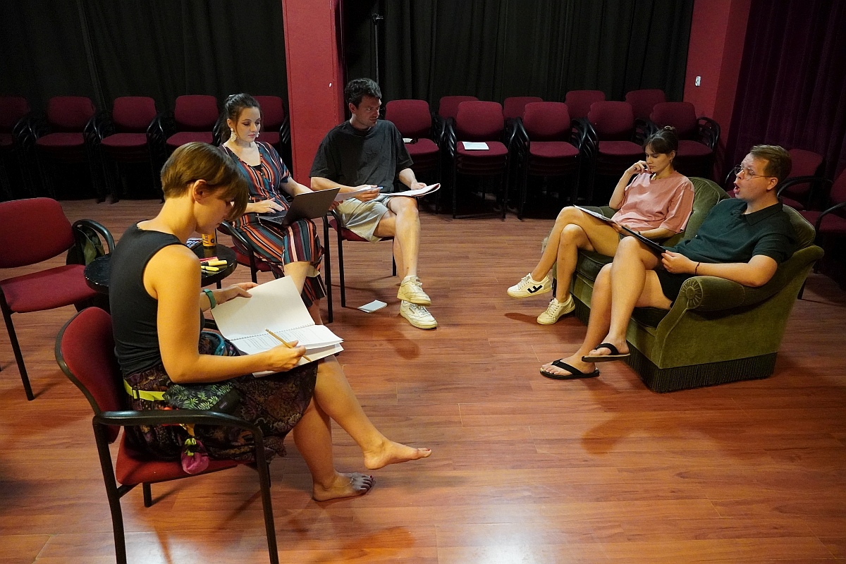 Próba Teatru Tutejszego w Klubie Oczko [14.08.2024] - zdjęcie #16 - eOstroleka.pl