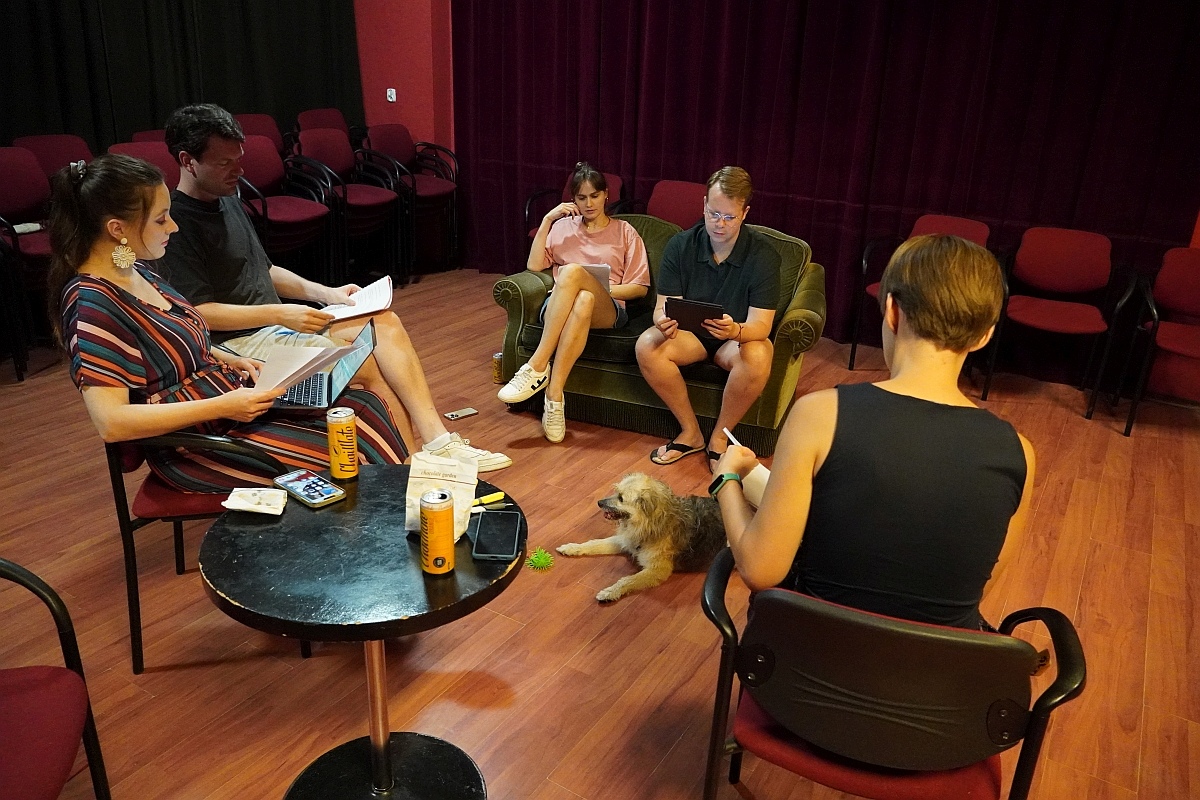 Próba Teatru Tutejszego w Klubie Oczko [14.08.2024] - zdjęcie #8 - eOstroleka.pl