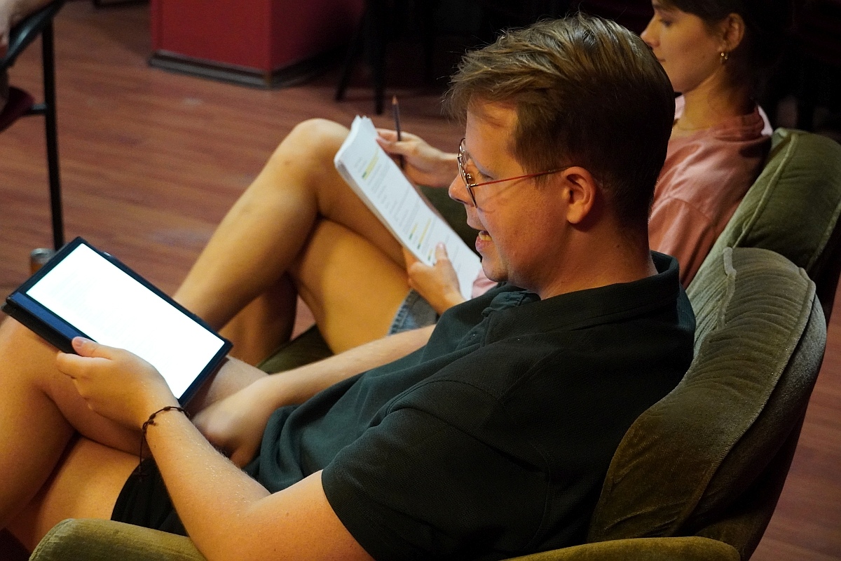 Próba Teatru Tutejszego w Klubie Oczko [14.08.2024] - zdjęcie #6 - eOstroleka.pl