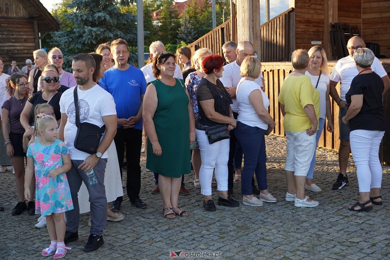 W Myszyńcu bili rekord we wspólnym wykonaniu Starej Babki [14.08.2024] - zdjęcie #99 - eOstroleka.pl