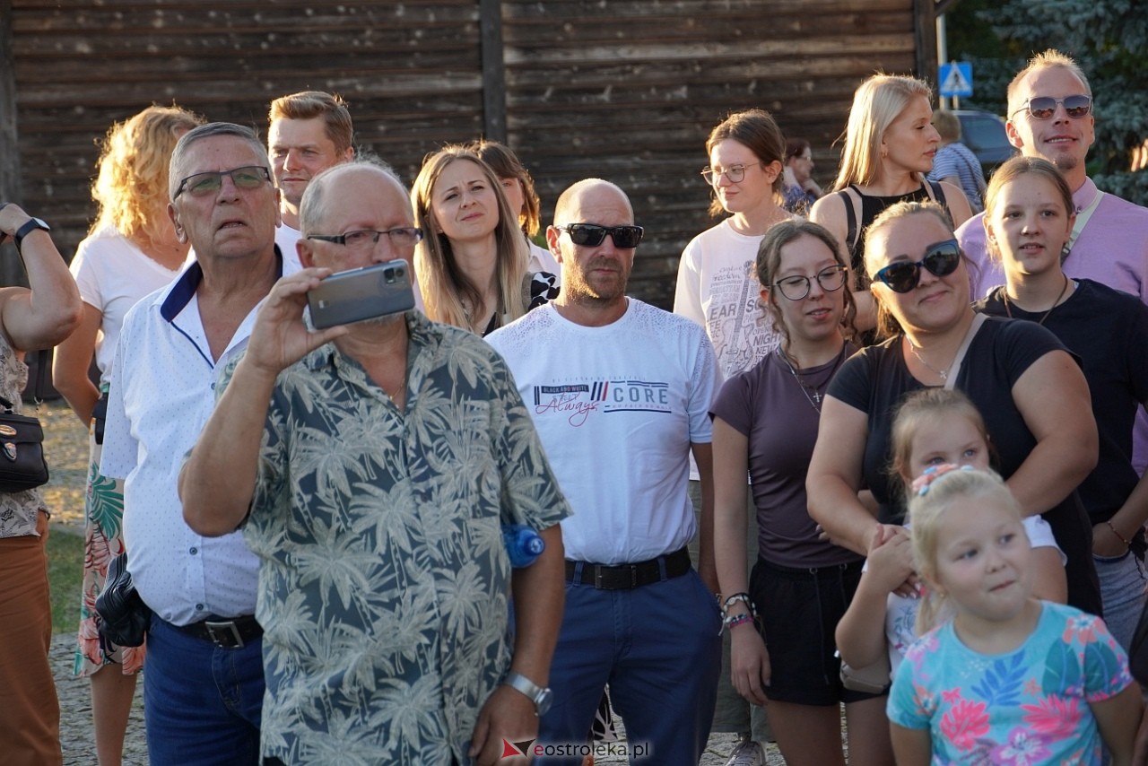 W Myszyńcu bili rekord we wspólnym wykonaniu Starej Babki [14.08.2024] - zdjęcie #98 - eOstroleka.pl