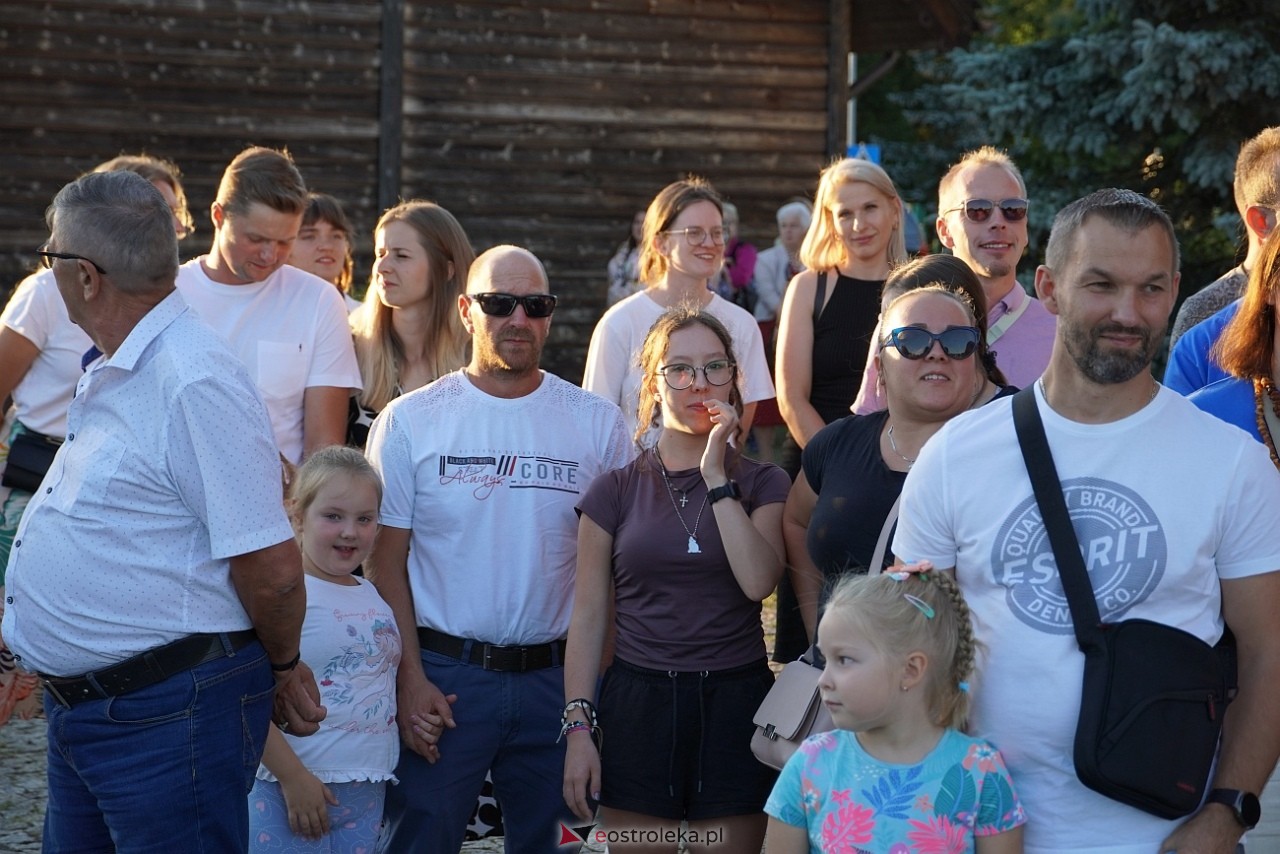 W Myszyńcu bili rekord we wspólnym wykonaniu Starej Babki [14.08.2024] - zdjęcie #96 - eOstroleka.pl