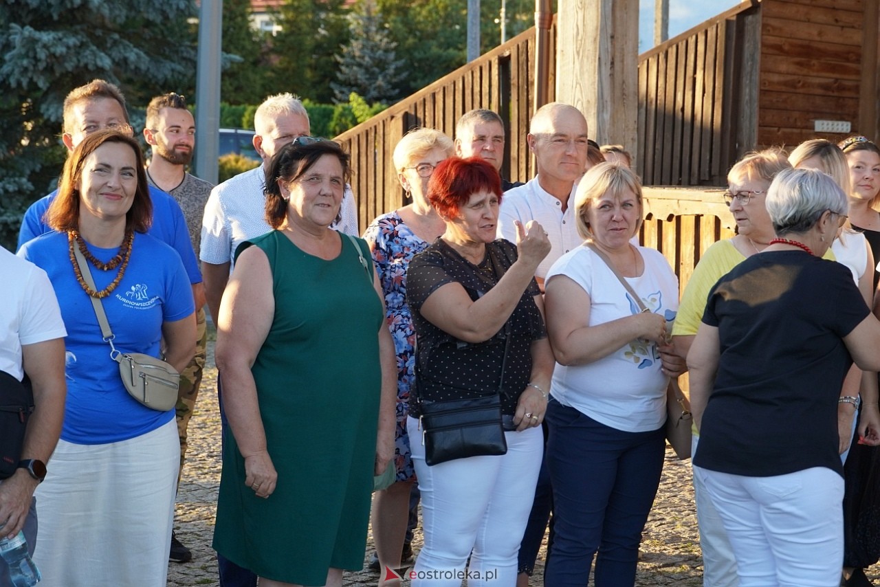 W Myszyńcu bili rekord we wspólnym wykonaniu Starej Babki [14.08.2024] - zdjęcie #95 - eOstroleka.pl