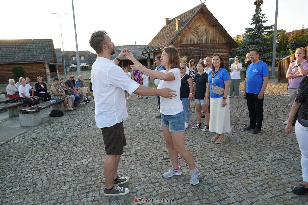 W Myszyńcu bili rekord we wspólnym wykonaniu Starej Babki [14.08.2024] - zdjęcie #78 - eOstroleka.pl