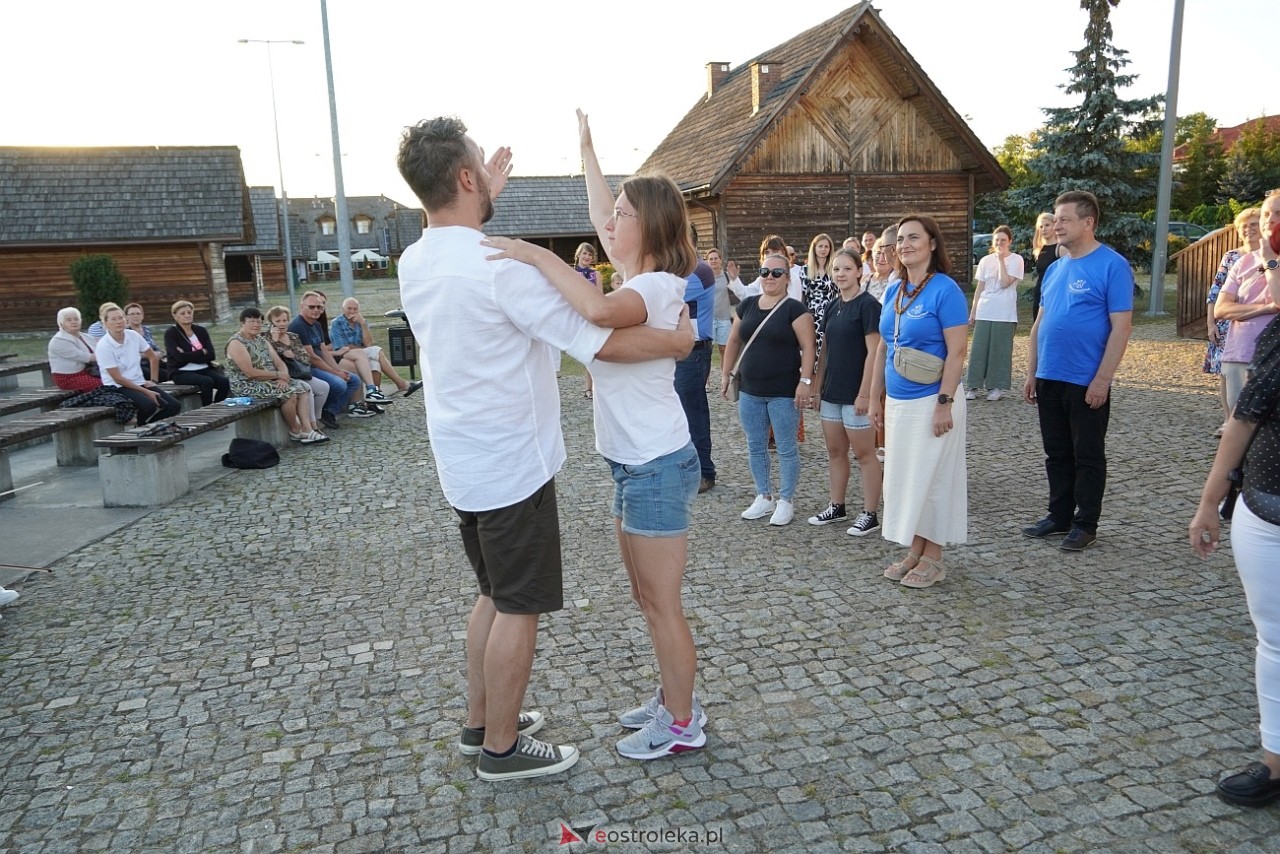 W Myszyńcu bili rekord we wspólnym wykonaniu Starej Babki [14.08.2024] - zdjęcie #77 - eOstroleka.pl
