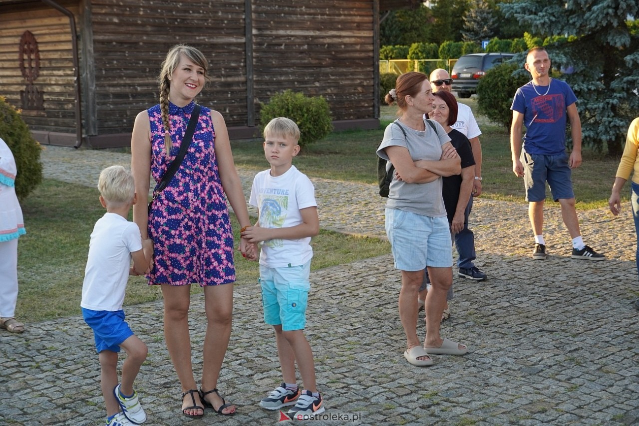 W Myszyńcu bili rekord we wspólnym wykonaniu Starej Babki [14.08.2024] - zdjęcie #75 - eOstroleka.pl
