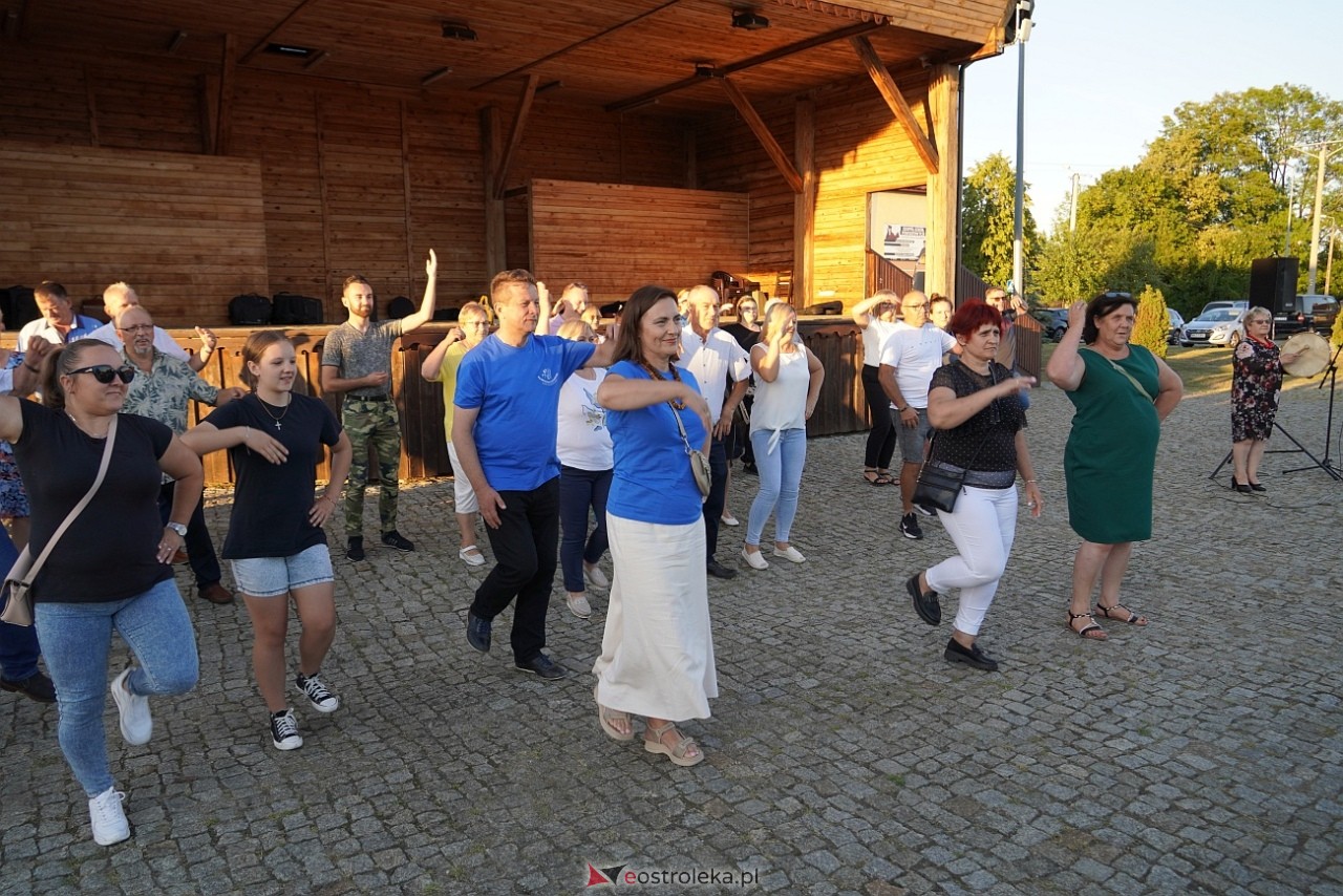W Myszyńcu bili rekord we wspólnym wykonaniu Starej Babki [14.08.2024] - zdjęcie #68 - eOstroleka.pl