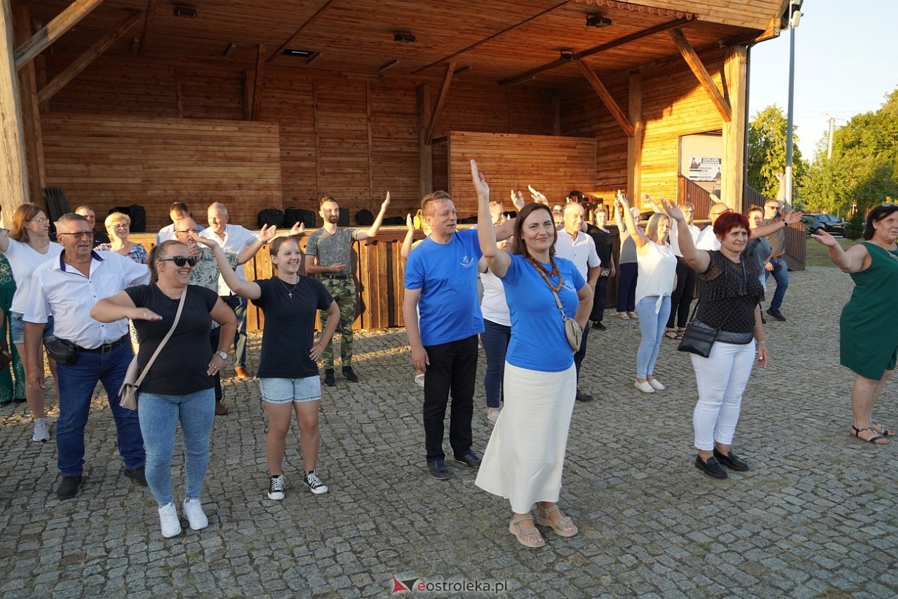 W Myszyńcu bili rekord we wspólnym wykonaniu Starej Babki [14.08.2024] - zdjęcie #66 - eOstroleka.pl