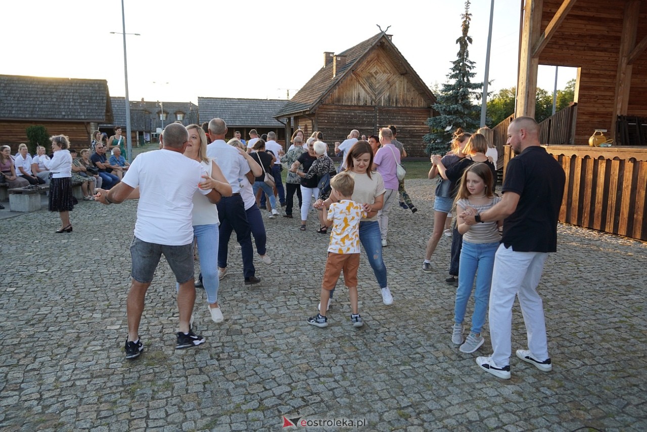 W Myszyńcu bili rekord we wspólnym wykonaniu Starej Babki [14.08.2024] - zdjęcie #60 - eOstroleka.pl