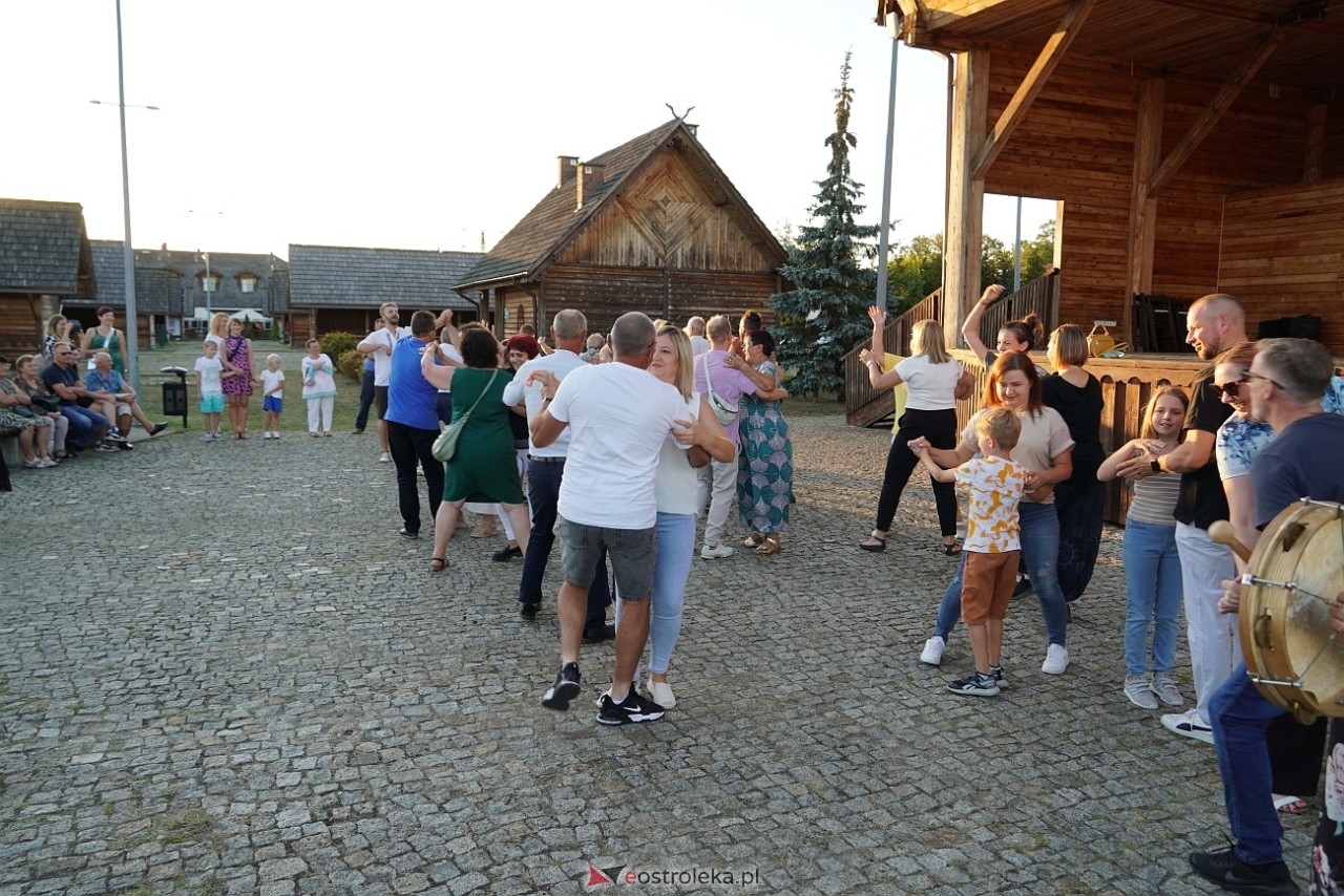W Myszyńcu bili rekord we wspólnym wykonaniu Starej Babki [14.08.2024] - zdjęcie #59 - eOstroleka.pl