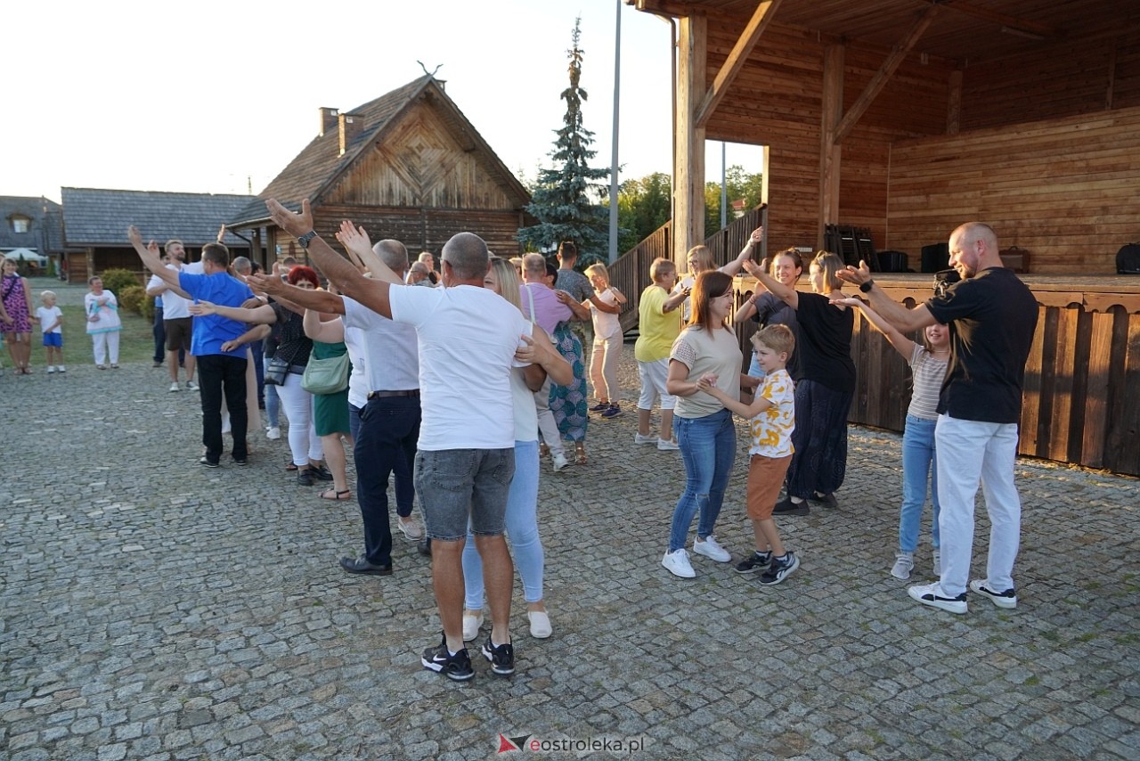 W Myszyńcu bili rekord we wspólnym wykonaniu Starej Babki [14.08.2024] - zdjęcie #58 - eOstroleka.pl