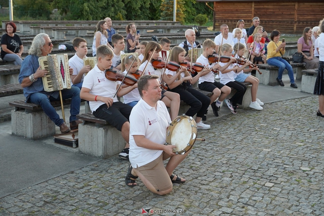 W Myszyńcu bili rekord we wspólnym wykonaniu Starej Babki [14.08.2024] - zdjęcie #53 - eOstroleka.pl