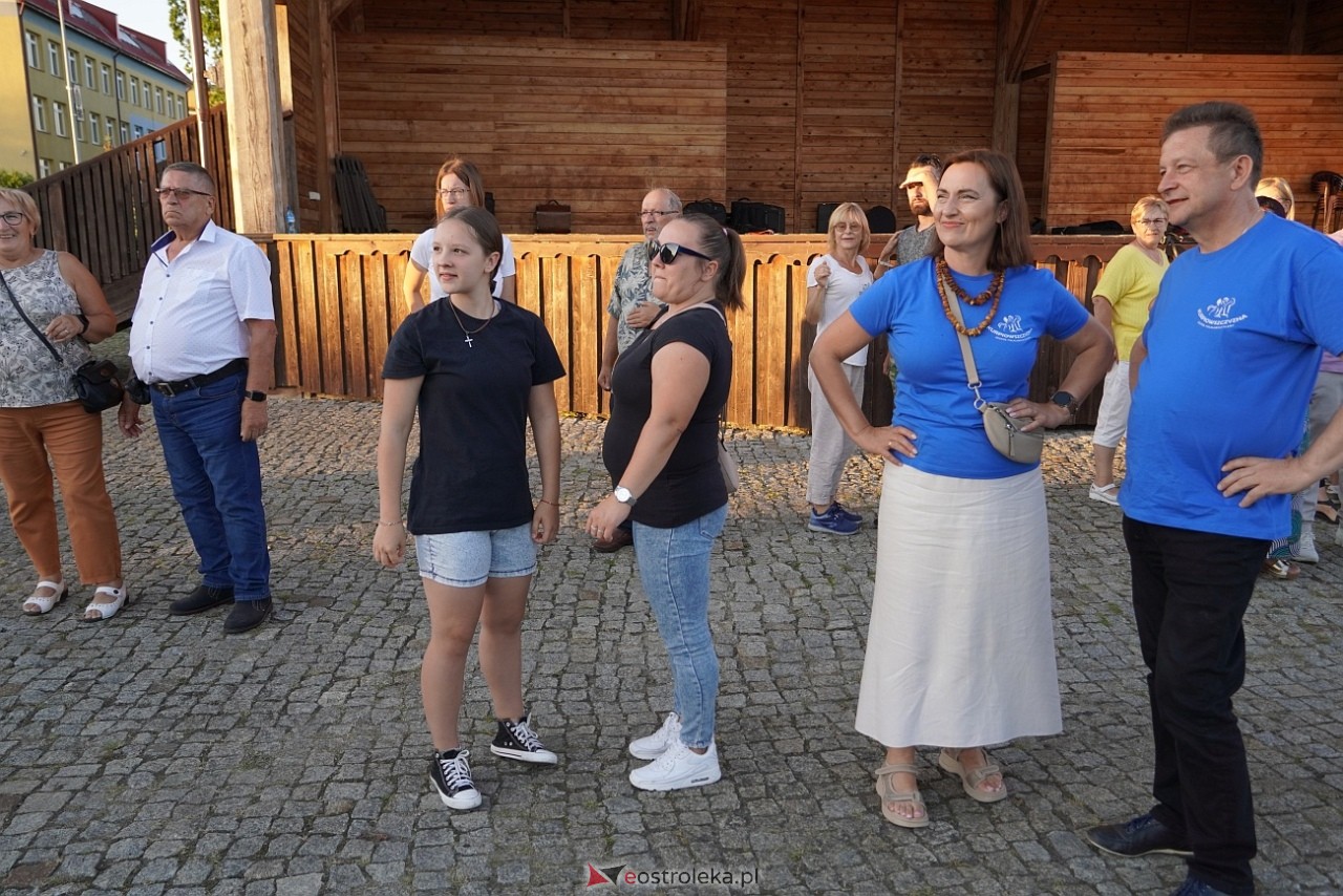 W Myszyńcu bili rekord we wspólnym wykonaniu Starej Babki [14.08.2024] - zdjęcie #44 - eOstroleka.pl
