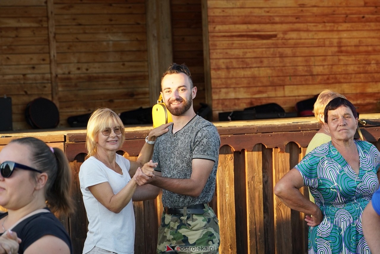 W Myszyńcu bili rekord we wspólnym wykonaniu Starej Babki [14.08.2024] - zdjęcie #39 - eOstroleka.pl