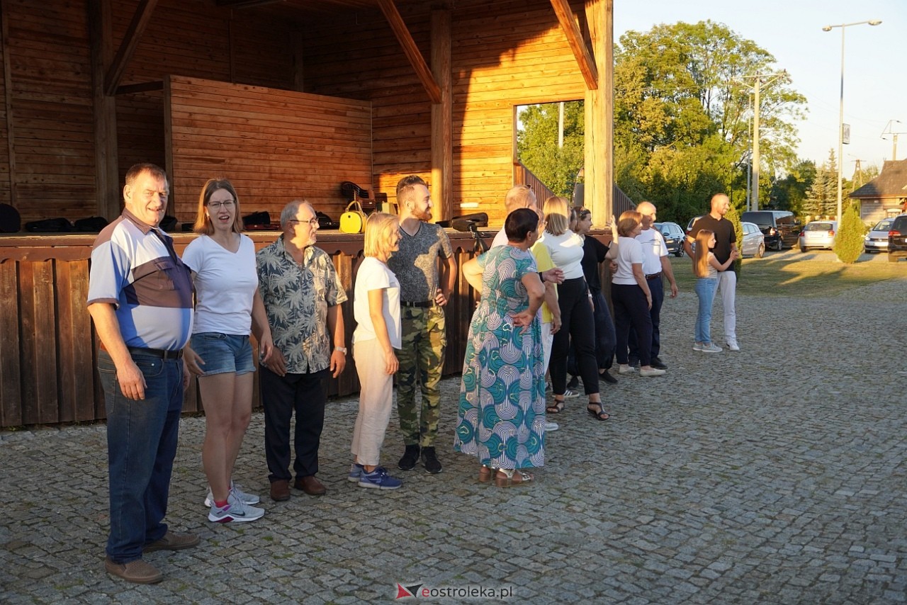 W Myszyńcu bili rekord we wspólnym wykonaniu Starej Babki [14.08.2024] - zdjęcie #31 - eOstroleka.pl