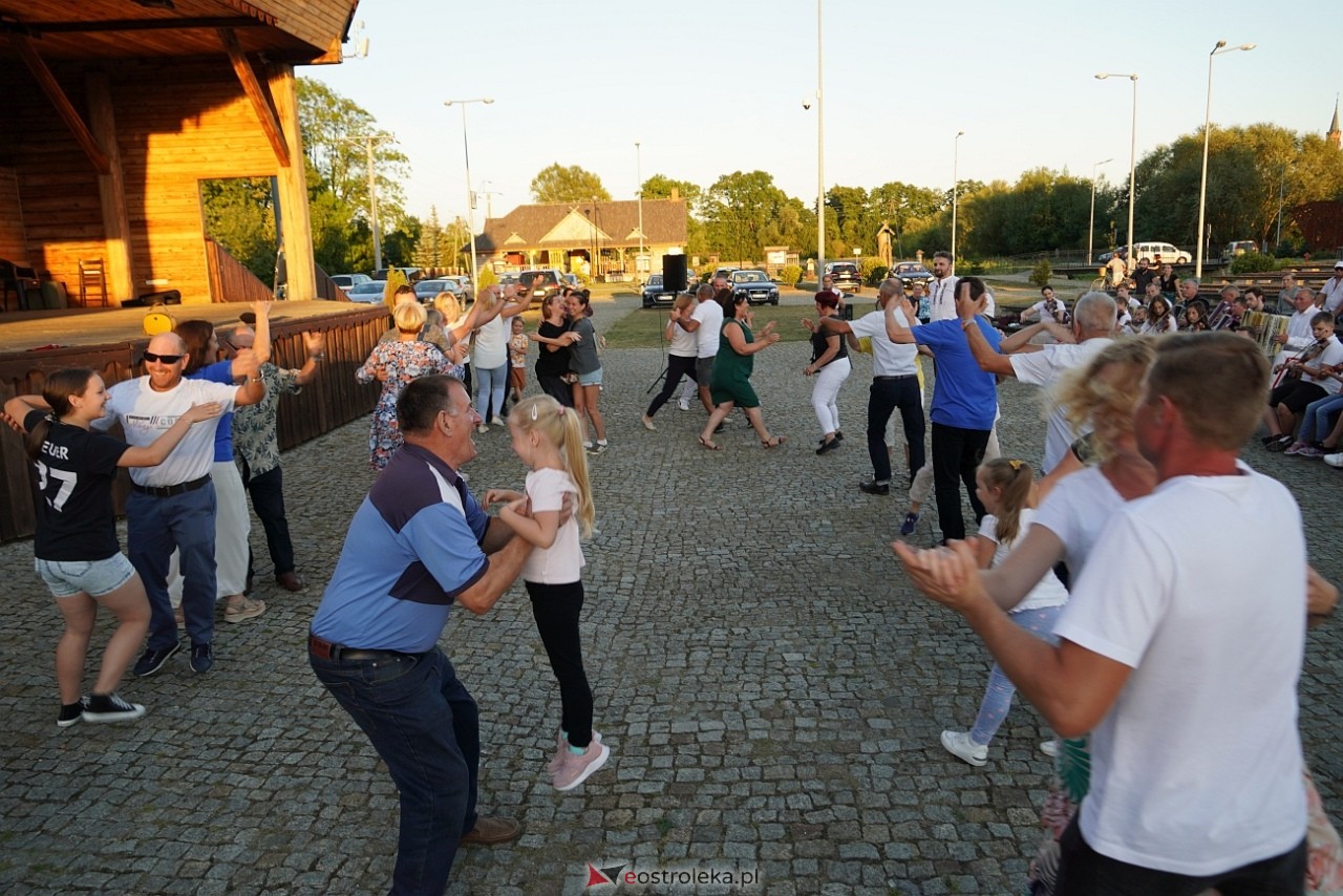 W Myszyńcu bili rekord we wspólnym wykonaniu Starej Babki [14.08.2024] - zdjęcie #23 - eOstroleka.pl