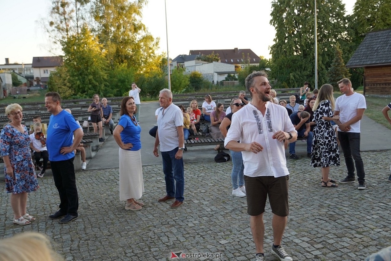 W Myszyńcu bili rekord we wspólnym wykonaniu Starej Babki [14.08.2024] - zdjęcie #19 - eOstroleka.pl