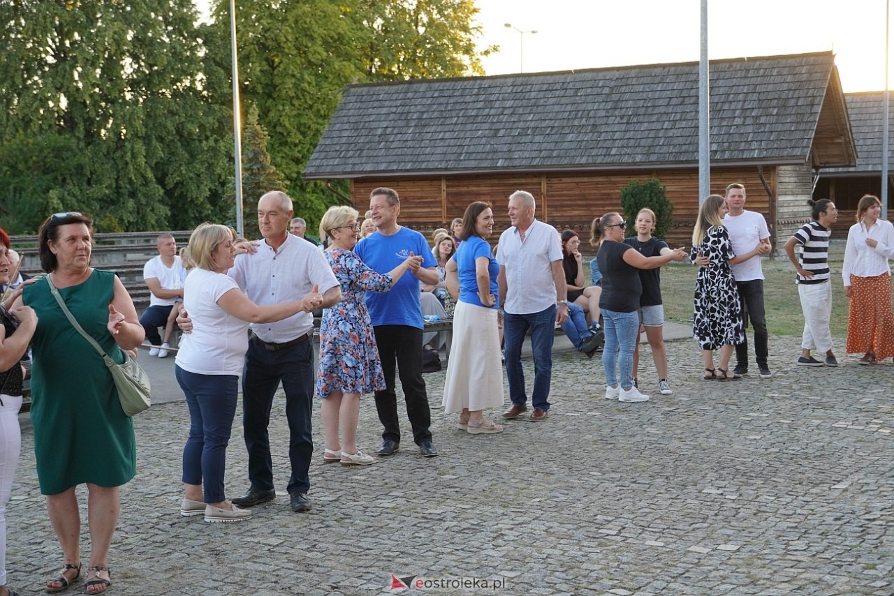 W Myszyńcu bili rekord we wspólnym wykonaniu Starej Babki [14.08.2024] - zdjęcie #17 - eOstroleka.pl