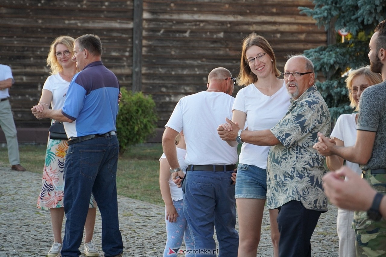 W Myszyńcu bili rekord we wspólnym wykonaniu Starej Babki [14.08.2024] - zdjęcie #16 - eOstroleka.pl