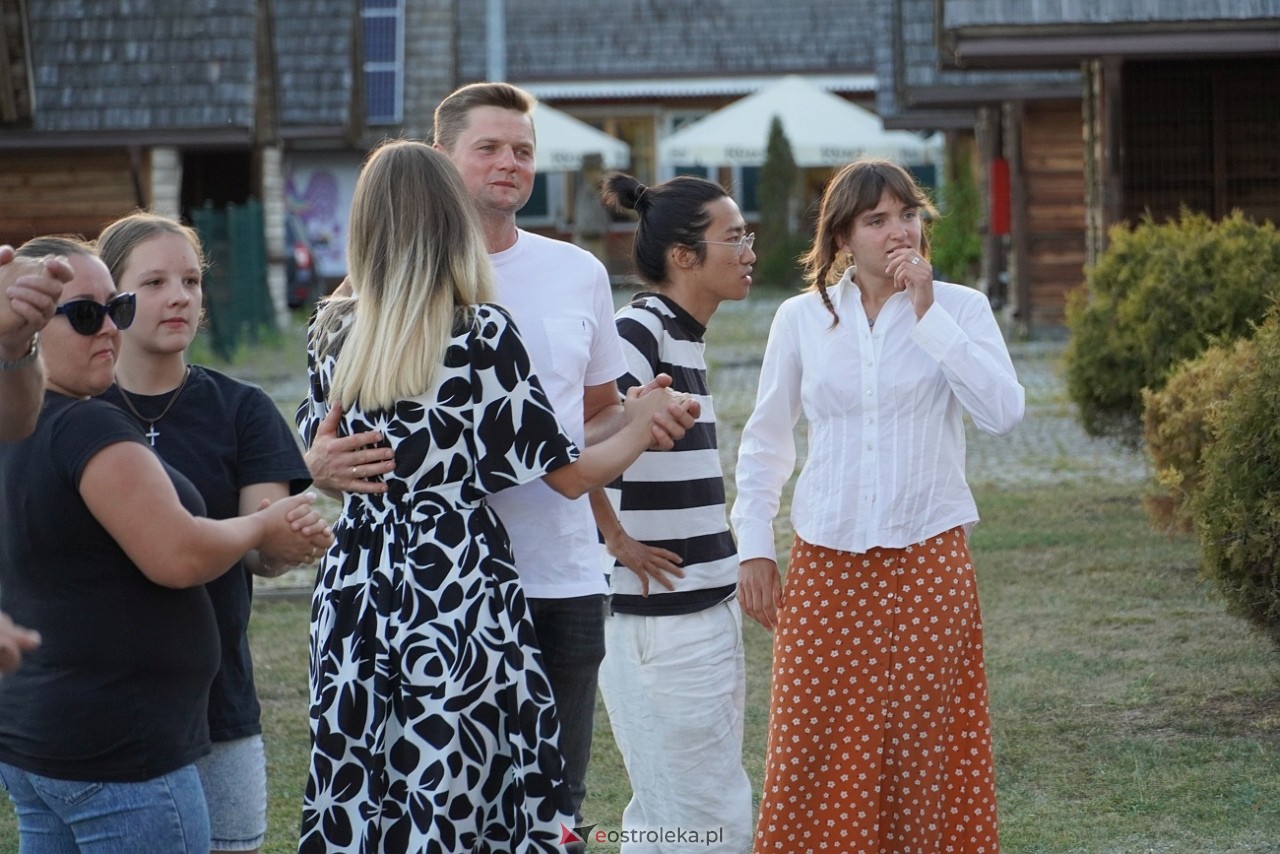 W Myszyńcu bili rekord we wspólnym wykonaniu Starej Babki [14.08.2024] - zdjęcie #15 - eOstroleka.pl