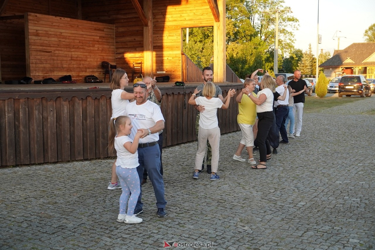 W Myszyńcu bili rekord we wspólnym wykonaniu Starej Babki [14.08.2024] - zdjęcie #12 - eOstroleka.pl