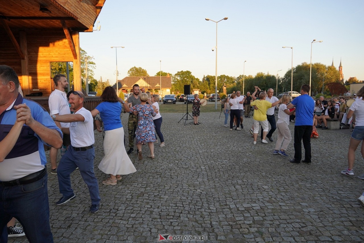 W Myszyńcu bili rekord we wspólnym wykonaniu Starej Babki [14.08.2024] - zdjęcie #10 - eOstroleka.pl