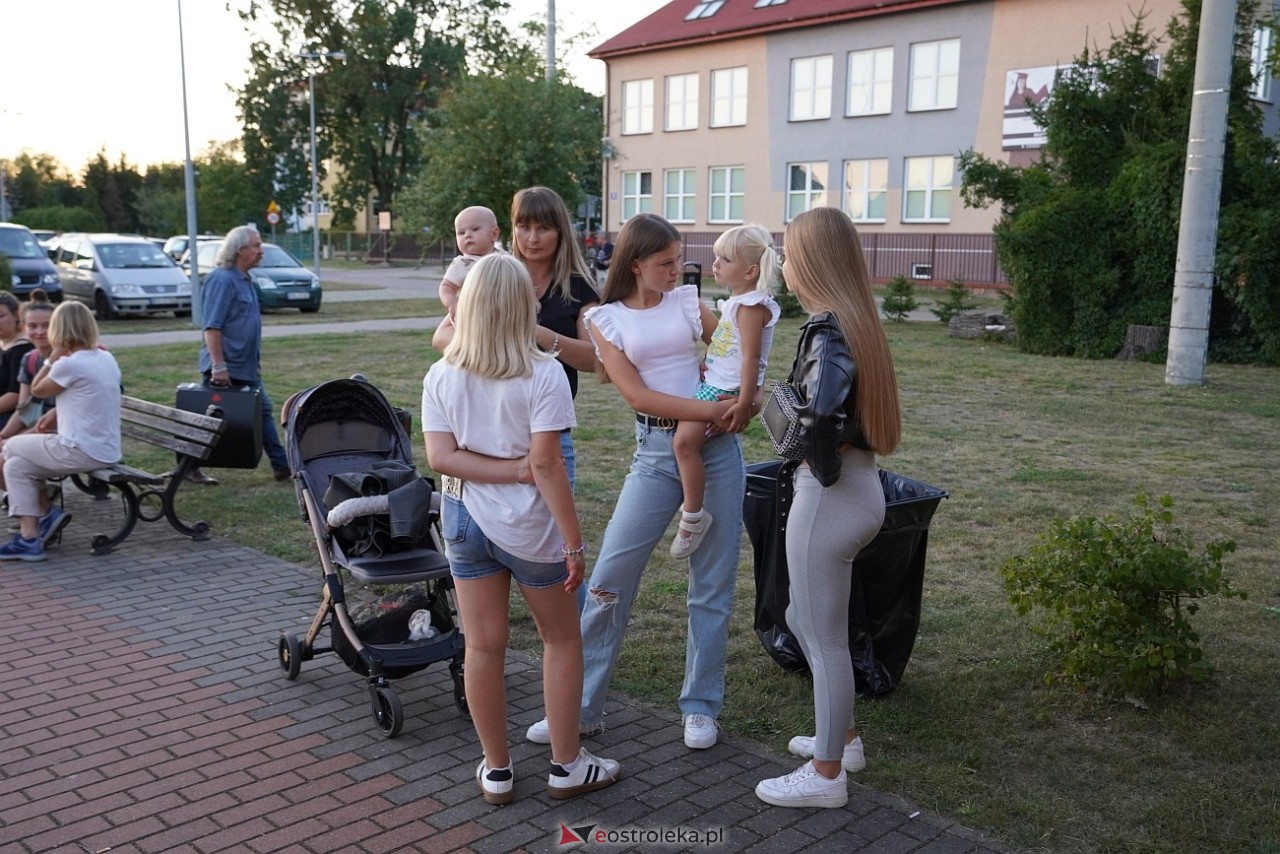 Ludowa zabawa w Myszyńcu: Muzyka i taniec połączyły pokolenia [14.08.2024] - zdjęcie #96 - eOstroleka.pl
