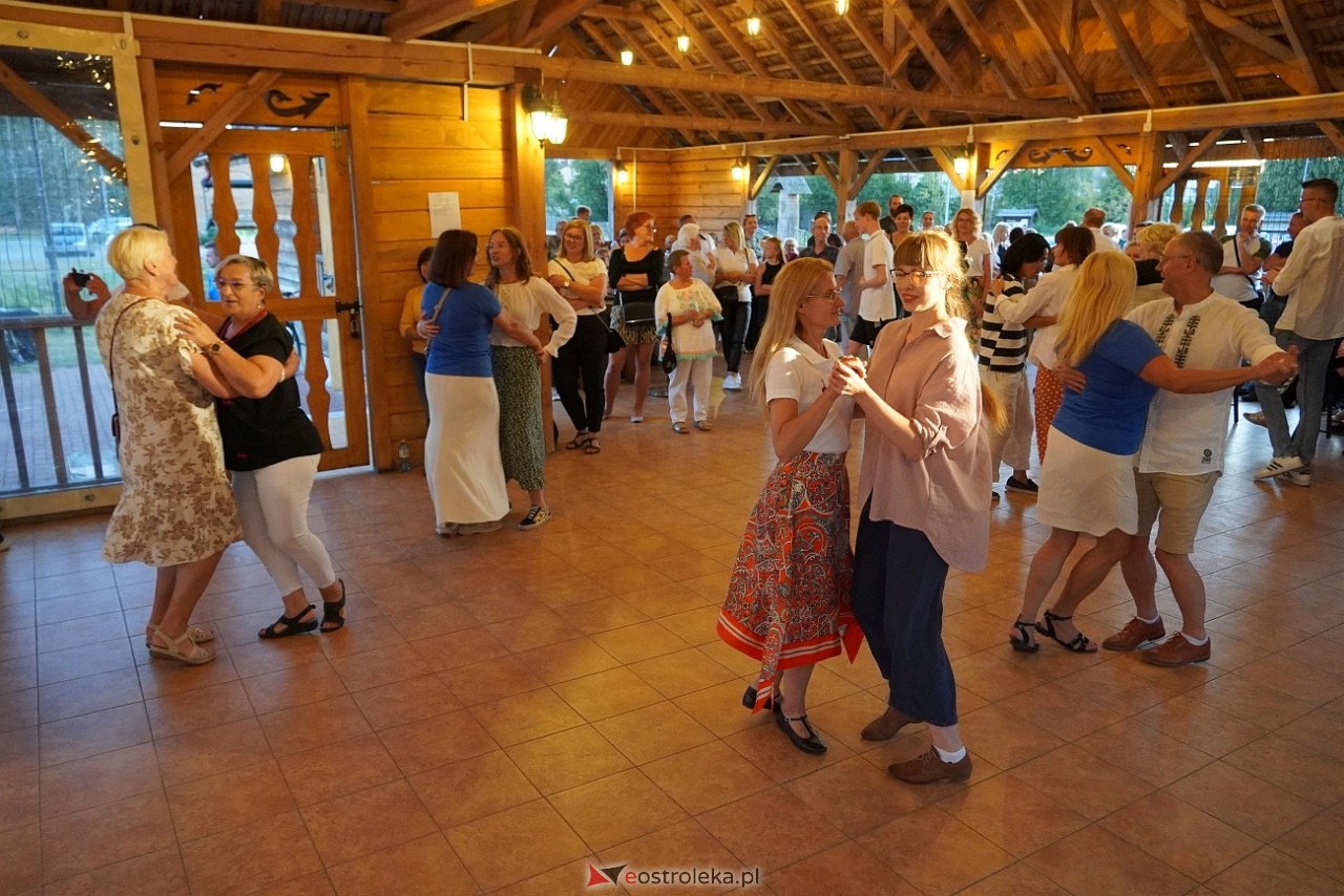 Ludowa zabawa w Myszyńcu: Muzyka i taniec połączyły pokolenia [14.08.2024] - zdjęcie #63 - eOstroleka.pl