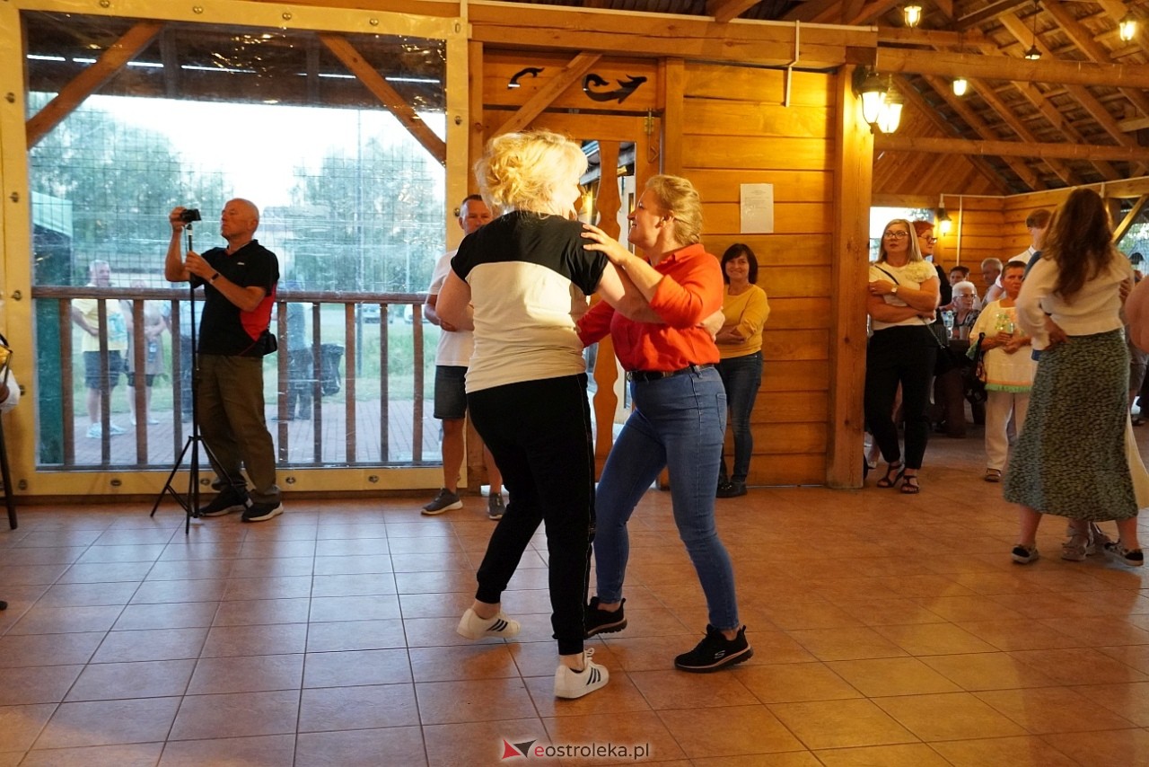 Ludowa zabawa w Myszyńcu: Muzyka i taniec połączyły pokolenia [14.08.2024] - zdjęcie #50 - eOstroleka.pl