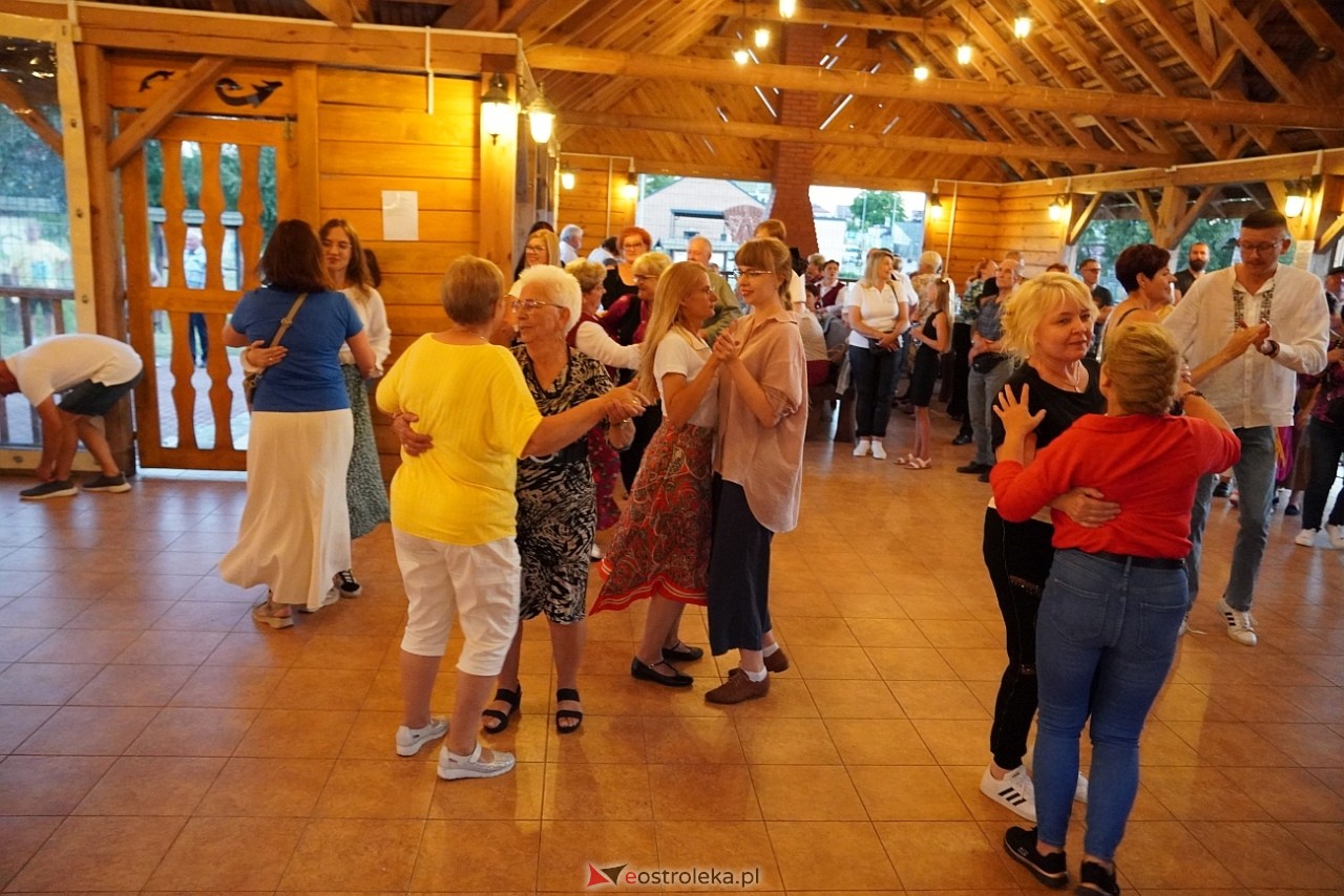 Ludowa zabawa w Myszyńcu: Muzyka i taniec połączyły pokolenia [14.08.2024] - zdjęcie #41 - eOstroleka.pl