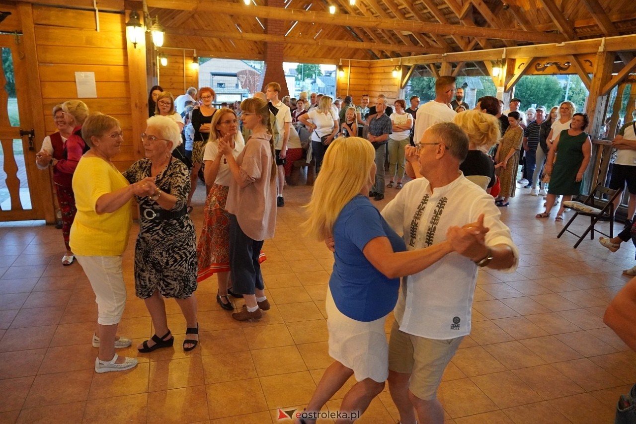 Ludowa zabawa w Myszyńcu: Muzyka i taniec połączyły pokolenia [14.08.2024] - zdjęcie #39 - eOstroleka.pl