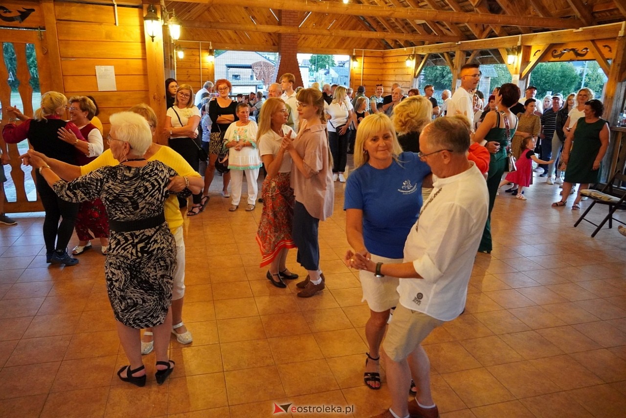 Ludowa zabawa w Myszyńcu: Muzyka i taniec połączyły pokolenia [14.08.2024] - zdjęcie #38 - eOstroleka.pl