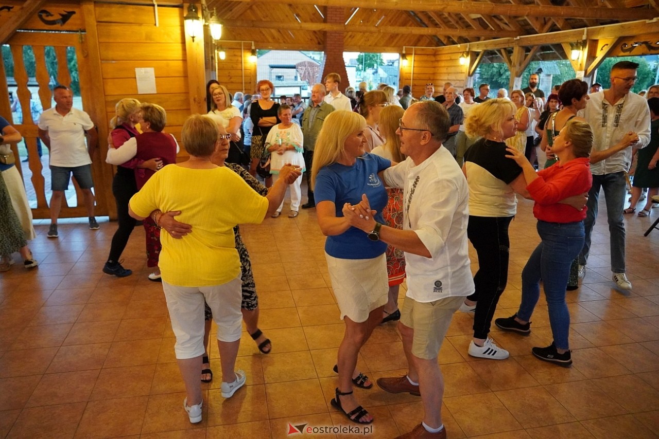 Ludowa zabawa w Myszyńcu: Muzyka i taniec połączyły pokolenia [14.08.2024] - zdjęcie #37 - eOstroleka.pl