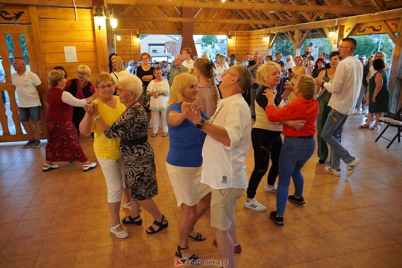 Ludowa zabawa w Myszyńcu: Muzyka i taniec połączyły pokolenia [14.08.2024] - zdjęcie #36 - eOstroleka.pl