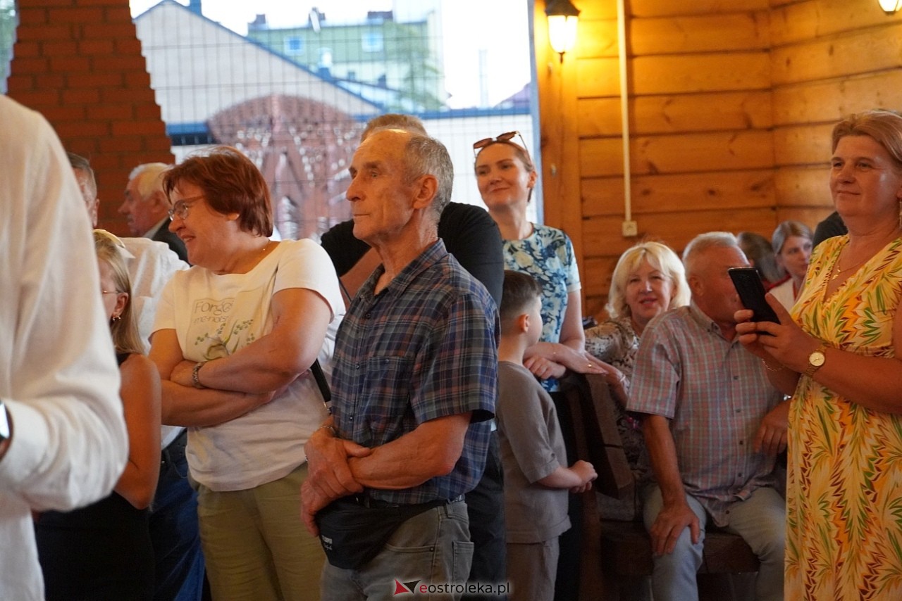 Ludowa zabawa w Myszyńcu: Muzyka i taniec połączyły pokolenia [14.08.2024] - zdjęcie #34 - eOstroleka.pl