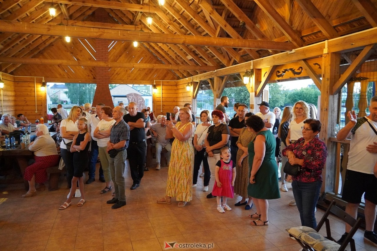 Ludowa zabawa w Myszyńcu: Muzyka i taniec połączyły pokolenia [14.08.2024] - zdjęcie #30 - eOstroleka.pl