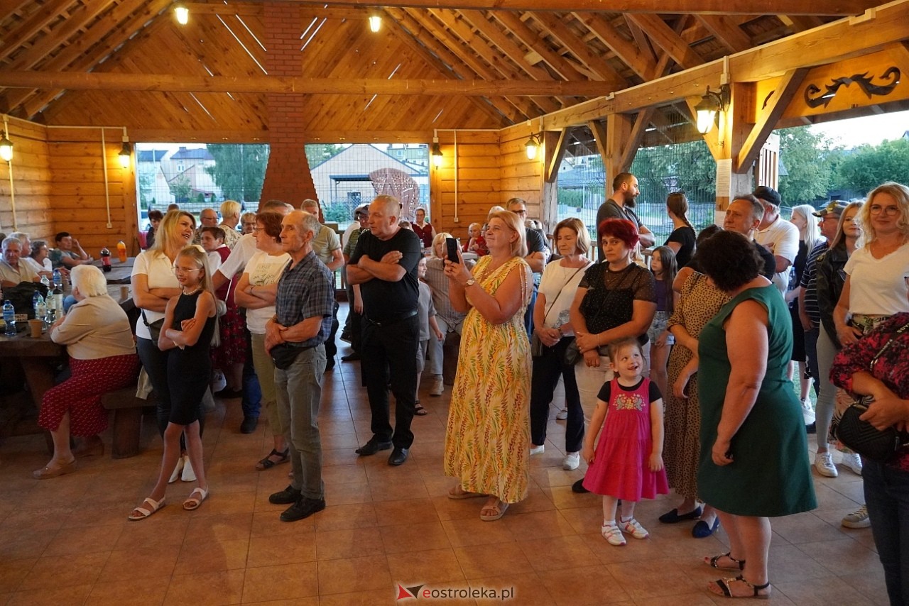 Ludowa zabawa w Myszyńcu: Muzyka i taniec połączyły pokolenia [14.08.2024] - zdjęcie #29 - eOstroleka.pl