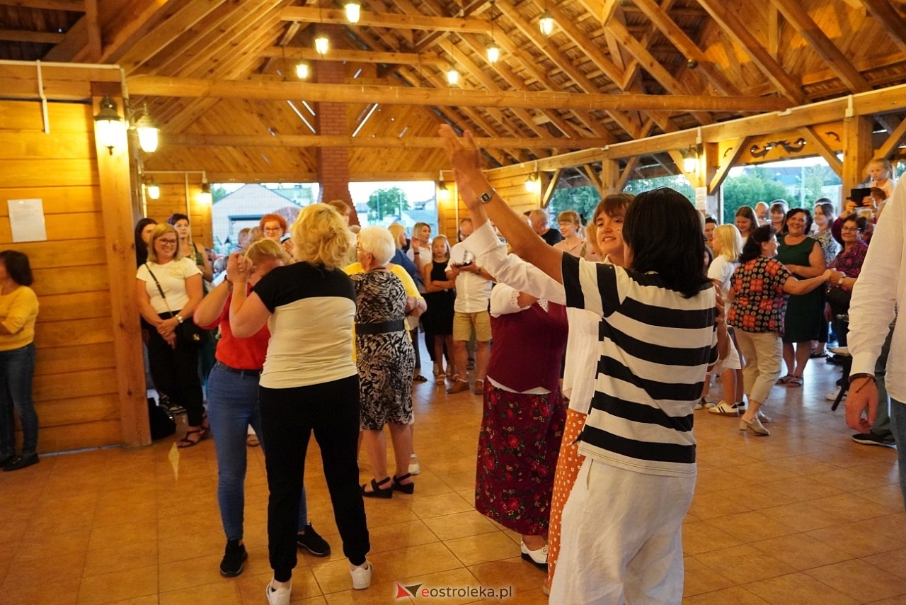 Ludowa zabawa w Myszyńcu: Muzyka i taniec połączyły pokolenia [14.08.2024] - zdjęcie #27 - eOstroleka.pl