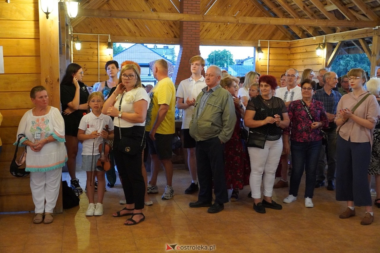 Ludowa zabawa w Myszyńcu: Muzyka i taniec połączyły pokolenia [14.08.2024] - zdjęcie #22 - eOstroleka.pl