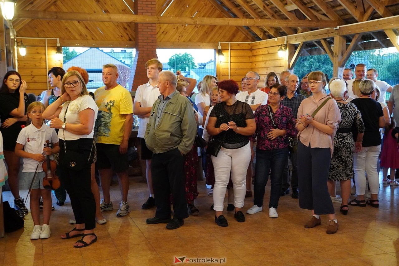 Ludowa zabawa w Myszyńcu: Muzyka i taniec połączyły pokolenia [14.08.2024] - zdjęcie #21 - eOstroleka.pl