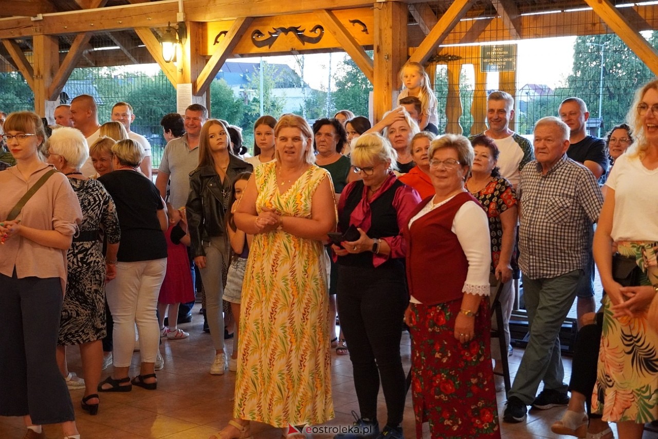 Ludowa zabawa w Myszyńcu: Muzyka i taniec połączyły pokolenia [14.08.2024] - zdjęcie #18 - eOstroleka.pl