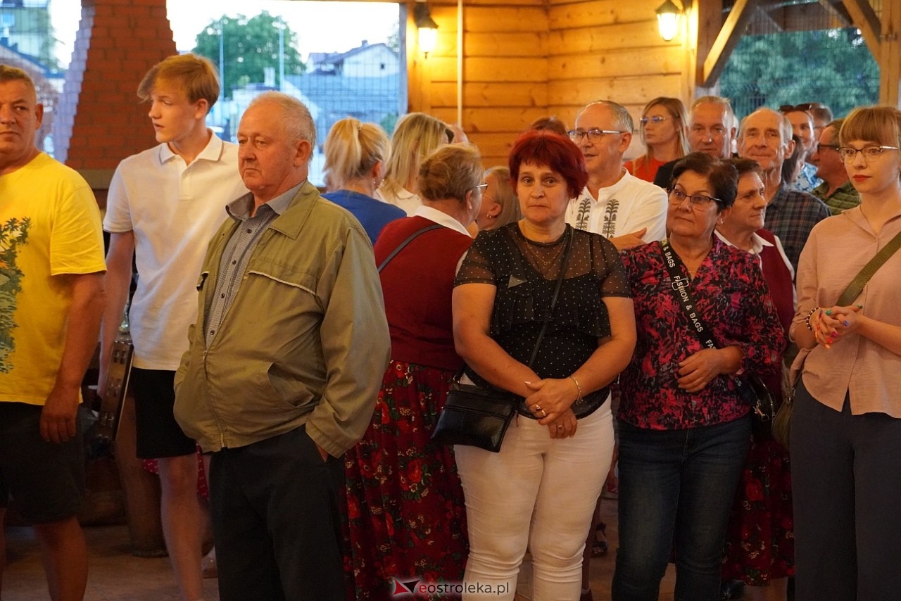 Ludowa zabawa w Myszyńcu: Muzyka i taniec połączyły pokolenia [14.08.2024] - zdjęcie #17 - eOstroleka.pl