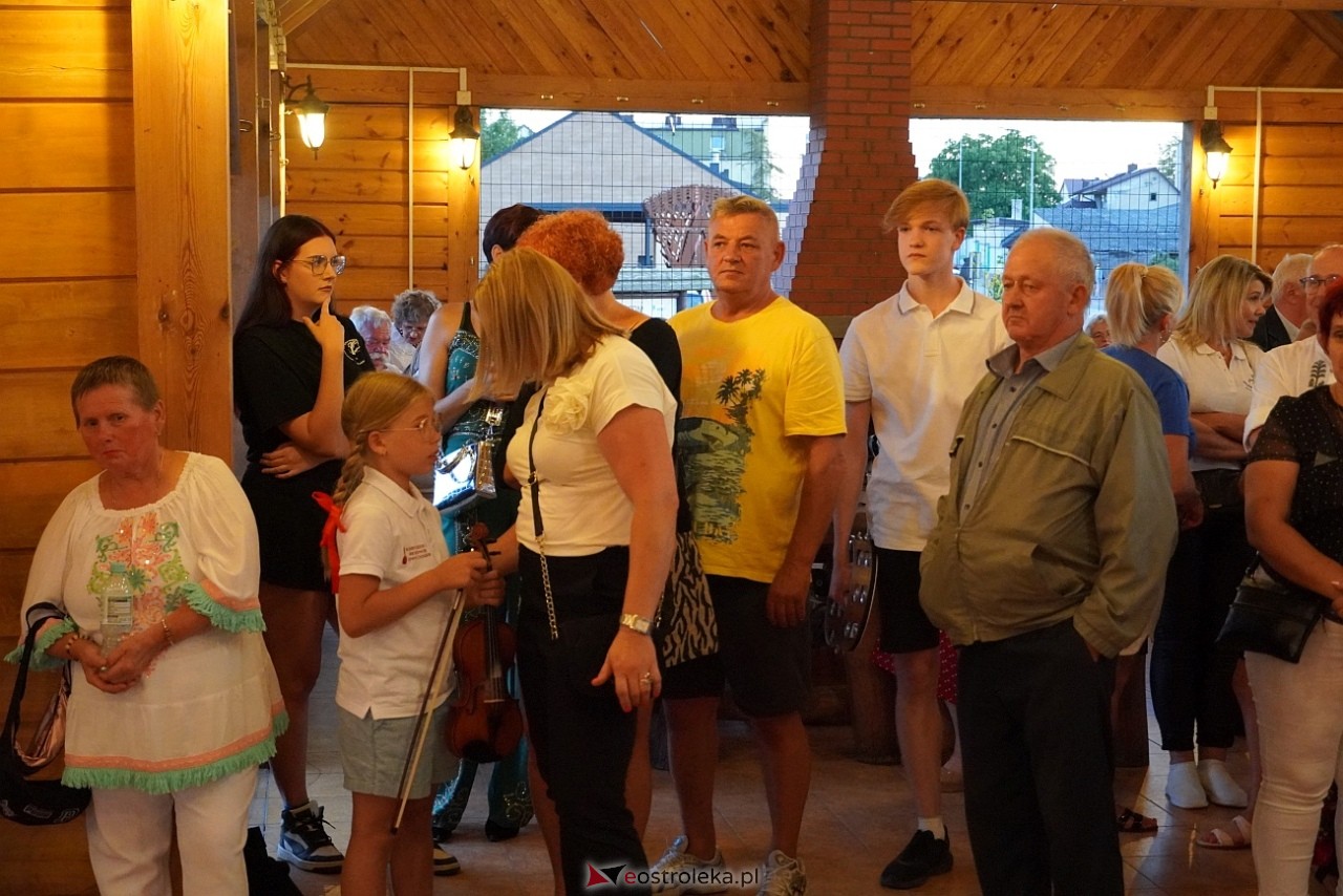 Ludowa zabawa w Myszyńcu: Muzyka i taniec połączyły pokolenia [14.08.2024] - zdjęcie #16 - eOstroleka.pl