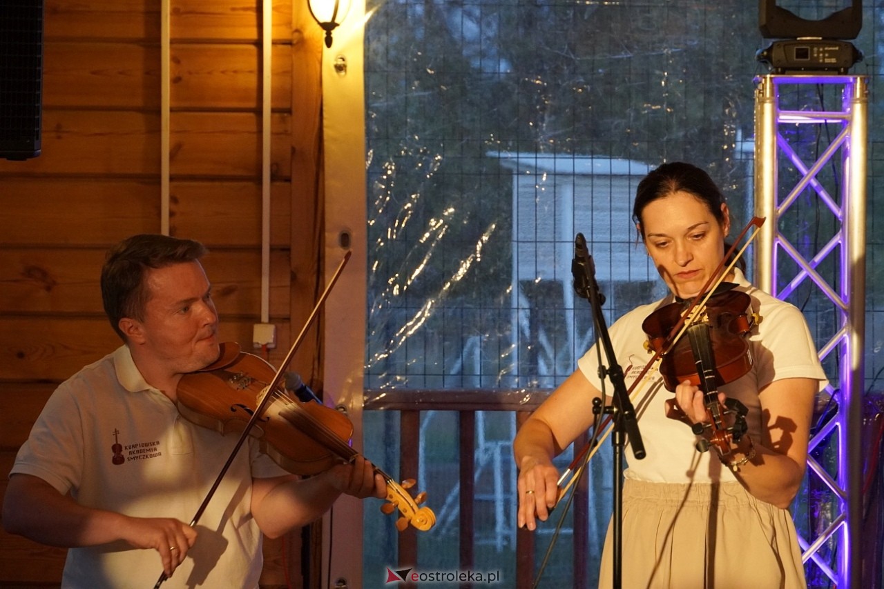 Ludowa zabawa w Myszyńcu: Muzyka i taniec połączyły pokolenia [14.08.2024] - zdjęcie #9 - eOstroleka.pl